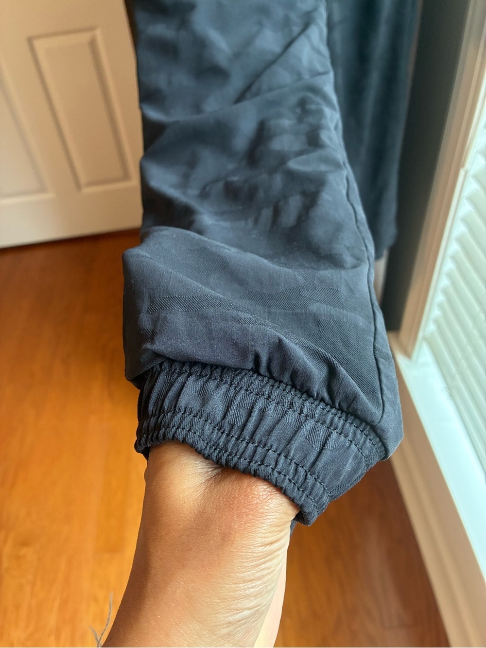 Athleta Brooklyn Textured Lined Jogger Black Camo Size 6 - Picture 5 of 9